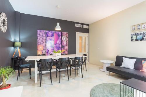 GR2-Large Groups Apt-Walking Distance To Old Town - Tap to explore photos