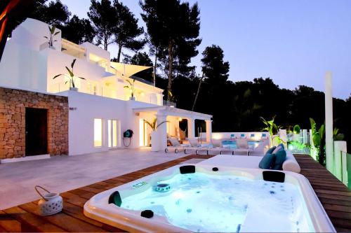  VILLA CHILL OUT, Pension in Es Cubells