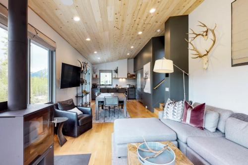 Lake Cabin 9 - image 2