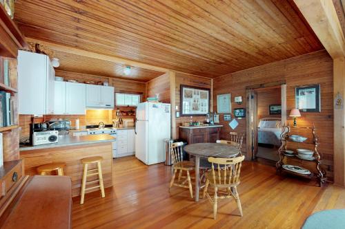 Island Lake House in Grand Isle, USA