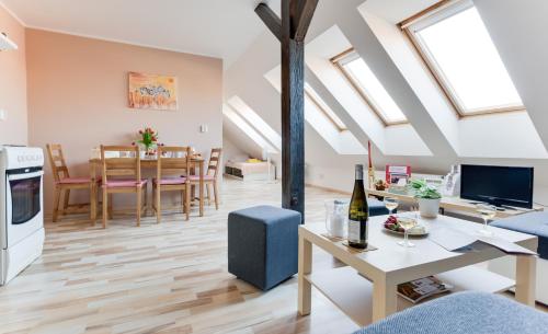 Jane's Attic Apartment - image 9