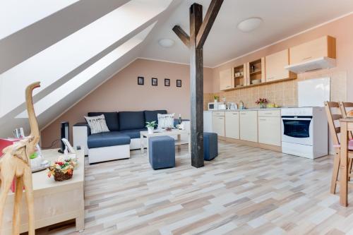 Jane's Attic Apartment - image 13