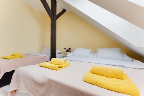 Jane's Attic Apartment - image 4