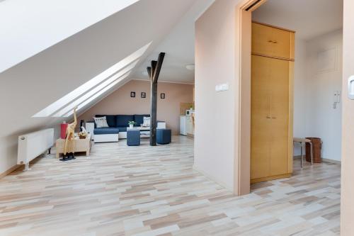 Jane's Attic Apartment - image 6