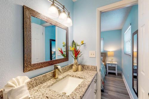 Hidden Paradise - Blue Suite - image 7