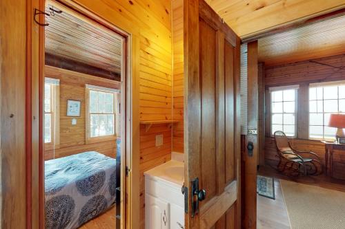 Island Lake House - image 2