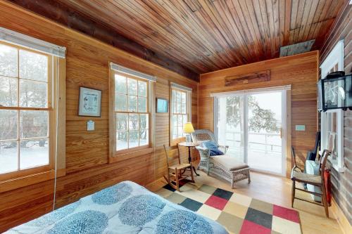 Island Lake House - image 5