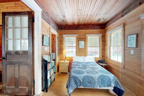 Island Lake House in Grand Isle, USA