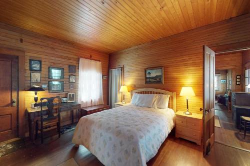 Island Lake House in Grand Isle, USA