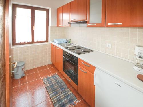 Apartment Äuka in Njivice