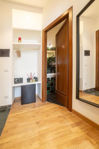 Lombardia40 Luxury Suites - image 6