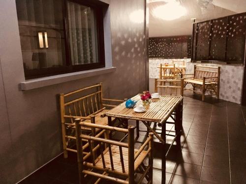 La Plume near Ban Phe Market