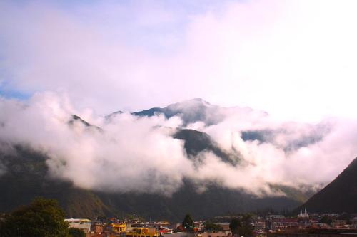 Papachos Hostel in Banos