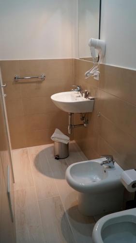 Donna Vicenza Bed & Breakfast, Naples (photo 9)