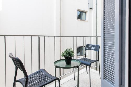 Modern Antique Private rooms with shared bathroom near to Acropolis Museum and metro station, Atene (foto 4)