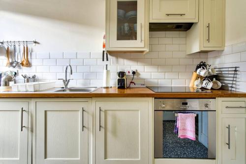 JOIVY Bright 1 bed flat, close to Princess Street, Edimburgo (foto 10)