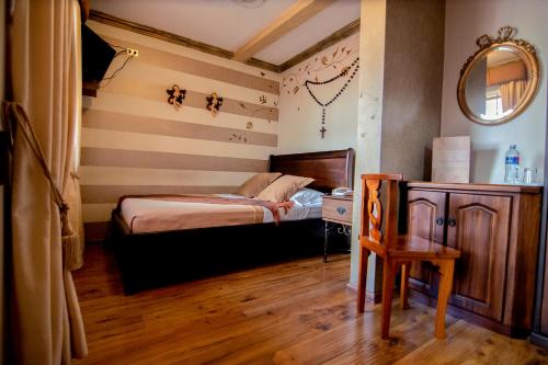 Morenica del Rosario Morenica del Rosario is a popular choice amongst travelers in Cuenca, whether exploring or just passing through. Featuring a complete list of amenities, guests will find their stay at the property a c