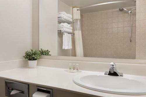 Days Inn by Wyndham Ottawa Airport - Hotel - Ottawa