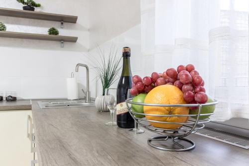 City Center VIP studio apartment - image 3