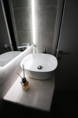 Yannis Apartments - Stylish Stay with High-Speed Wi-Fi - Thessaloniki
