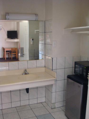 American Inn Motel El Monte – Los Angeles, CA