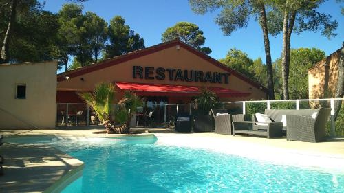 Restaurant, Kyriad Montpellier Nord - Saint Clement de Riviere in Marie-Therese