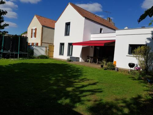 Градина, Chambres d'hôtes "Les Trois Loupiots" (Chambres d'hotes "Les Trois Loupiots") in Chanteloup-en-Brie