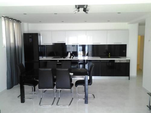 Apartments Govic - image 4