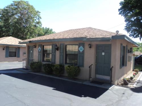 Bishop Elms Motel 2
