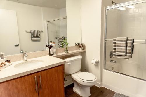 Santa Monica 2 Bed/ 2 Bath