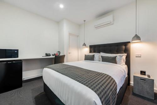 Melbourne Airport Motel Ideally located in the Melbourne Tullamarine Airport area, Melbourne Airport Motel promises a relaxing and wonderful visit. The property offers guests a range of services and amenities designed to pro