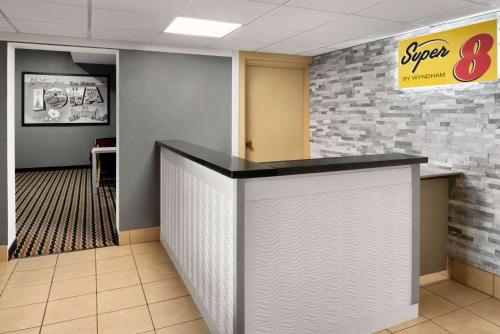 ล็อบบี้, ซูเปอร์ 8 บาย วินด์แฮม เดสโมนส์ (Super 8 By Wyndham Des Moines) in เดสโมนส์ (IA)