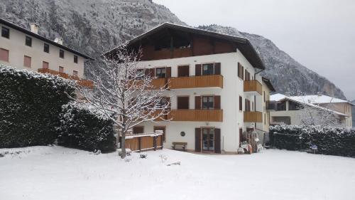  Appartamenti DOLOMITI, Pension in Fai della Paganella