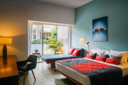 Deluxe Double Room with Pool View image 10
