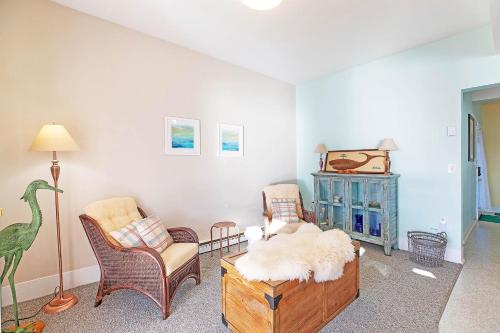 Bay City Bungalow - image 2