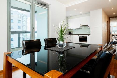 Apartments Warsaw Jeziorańskiego by Renters - image 7