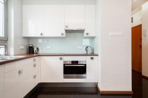 Apartments Warsaw Jeziorańskiego by Renters - main image