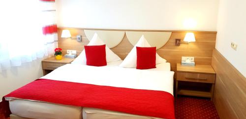 Deluxe Double Room (2 Adults + 1 Child)