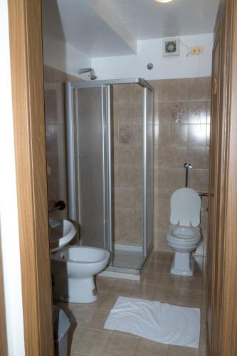 2 twin beds
