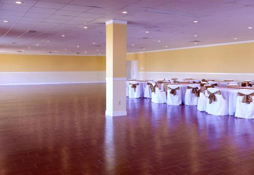 Express Inn & Suites in Palestine (TX)