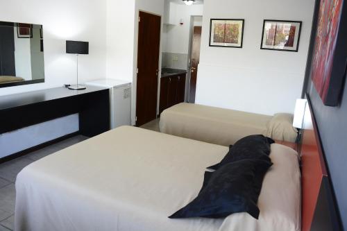 Apart Hotel Alvear Ideally located in the prime touristic area of Rosario, Apart Hotel Alvear promises a relaxing and wonderful visit. The hotel offers a wide range of amenities and perks to ensure you have a great time