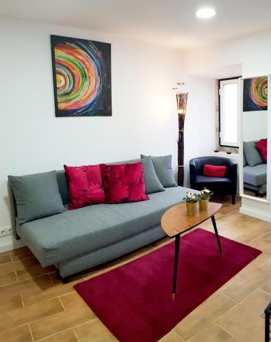 * 5 Star Apartment in Historic District * walk 2 Alfama!, Лиссабон