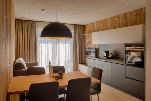 Deluxe Two-Bedroom Apartment with Terrace and Balcony