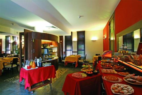 Hotel Maxim - image 7