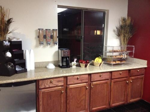 Classic Inn Early Photo 1