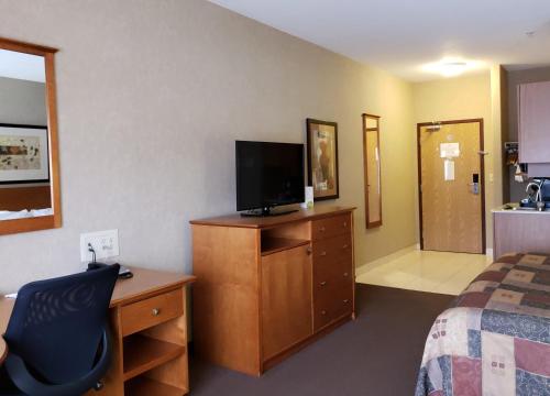 Deluxe King Room with Hide a Bed