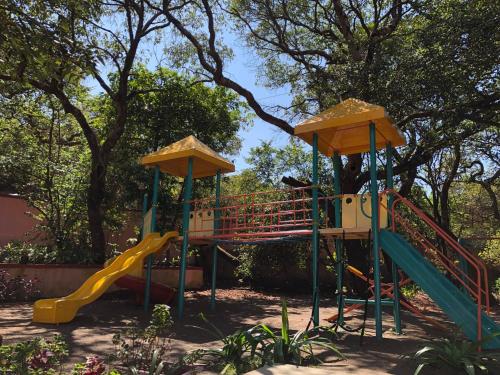 兒童遊樂場, 永輝水療度假村 (Evershine Resort & Spa) in 馬哈巴勒什瓦