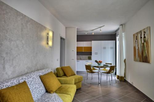  Yellow apartment, Pension in Lezzeno