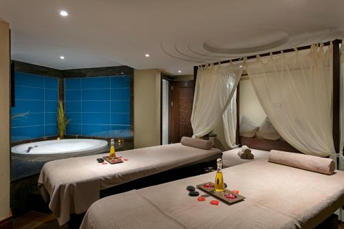 Titanic Business Kartal - main image