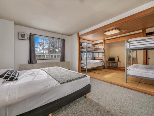 1 queen bed, 1 twin bed, 2 bunk beds